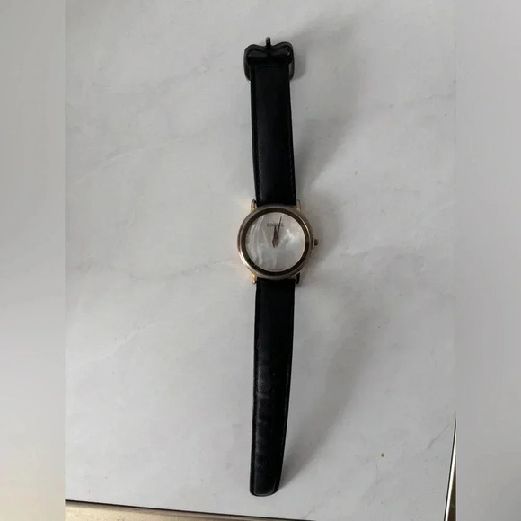Vintage | Fossil | 1980's Fossil  World Gold Watch with Black Leather Band - Picture 7 of 7